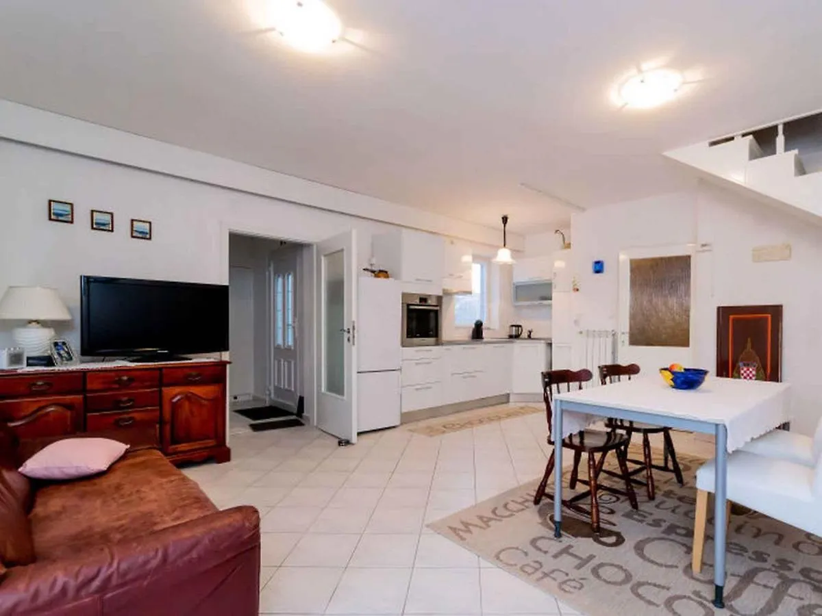 Apartment In Njivice/Insel Krk 13305 Njivice